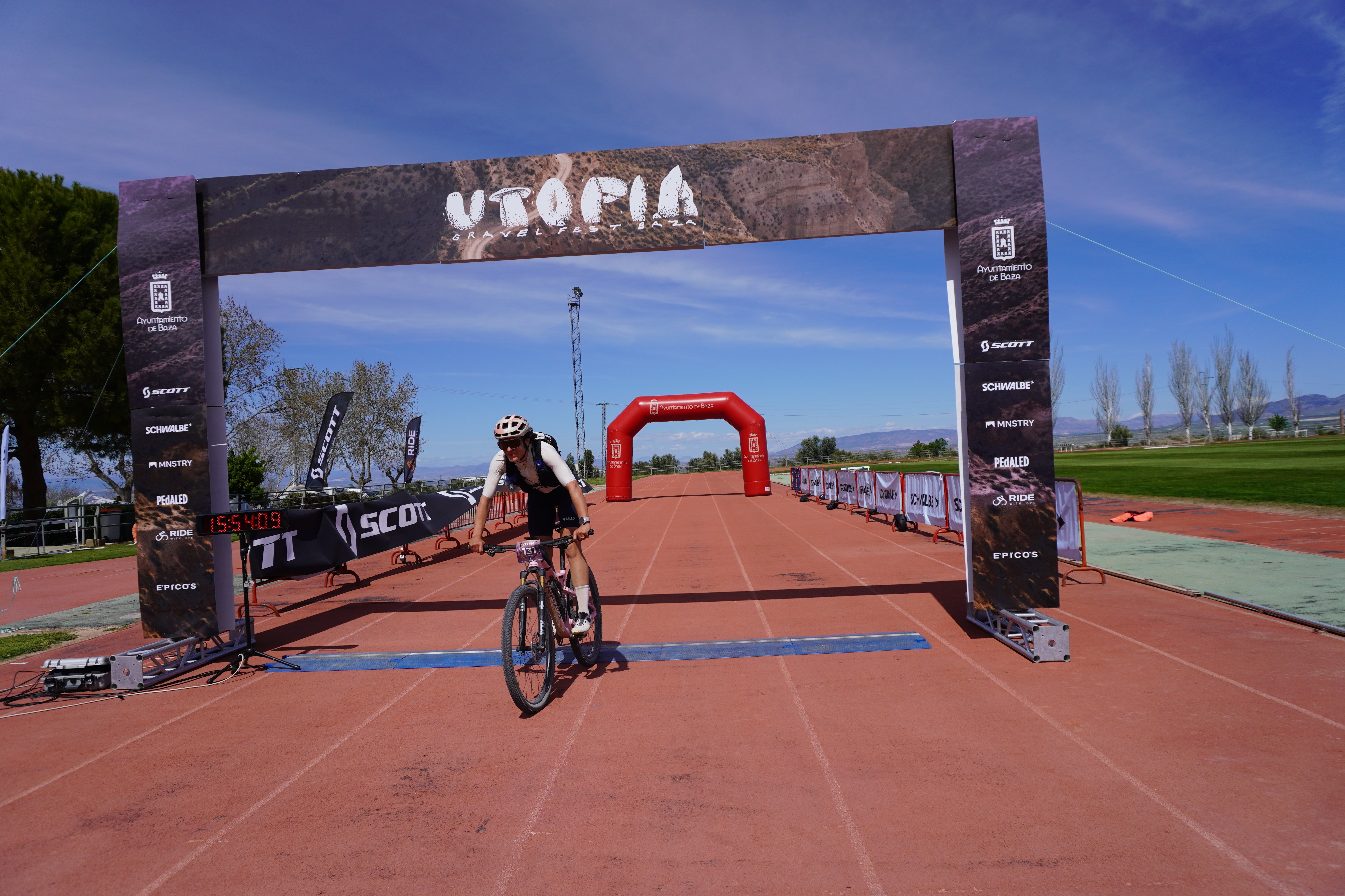 Staying Strong in Endurance Cycling and Running Throughout the Season
